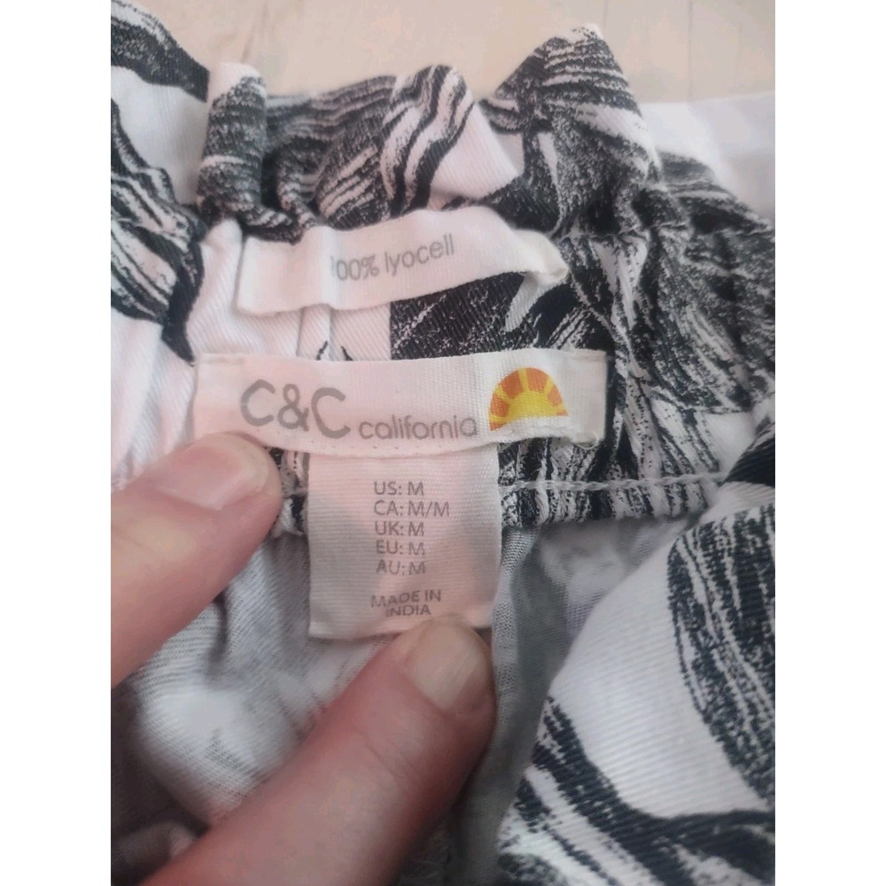 C & C California shorts Med Black & White Floral Fern With Pockets 100% Lyocell - Picture 3 of 4